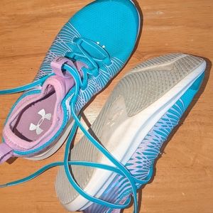 Girls Under Armour tennis shoes